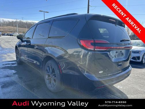 2021 Chrysler Pacifica Touring