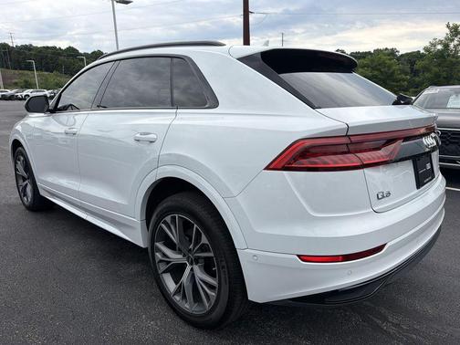 Glacier White Metallic 2023 Audi Q8 55 Premium