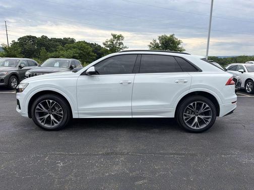 Glacier White Metallic 2023 Audi Q8 55 Premium
