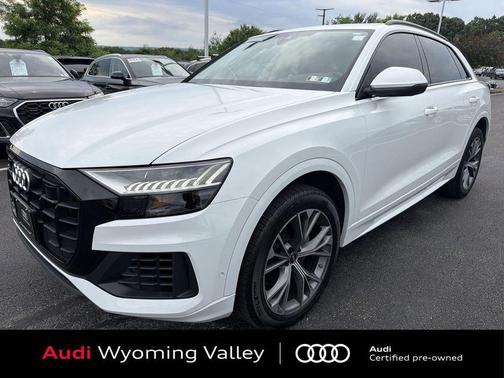 Glacier White Metallic 2023 Audi Q8 55 Premium