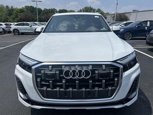 2025 Audi Q7 55 Premium Plus