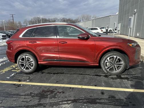 2025 Audi Q5 Premium TFSI quattro S tronic