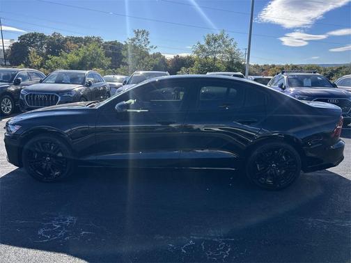 2023 Volvo S60 Recharge Plug-In Hybrid T8 Ultimate Black Edition