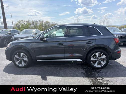Manhattan Gray Metallic 2024 Audi Q5 40 Premium