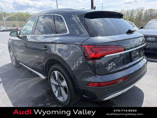 Manhattan Gray Metallic 2024 Audi Q5 40 Premium