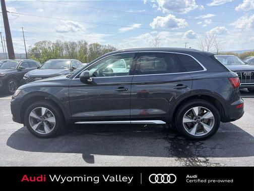 Manhattan Gray Metallic 2024 Audi Q5 40 Premium