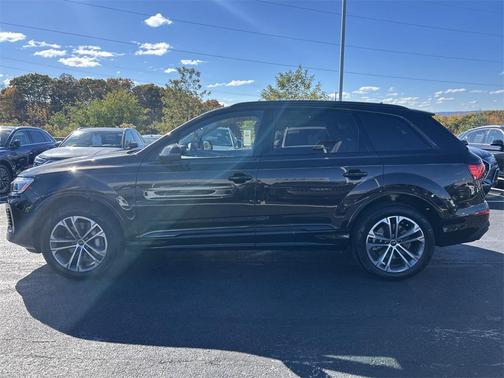 2026 Audi Q7 45 Premium Plus