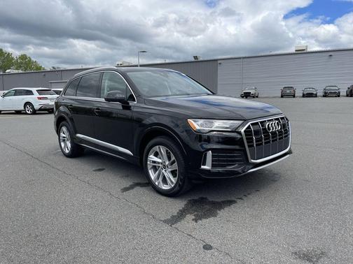 Mythos Black Metallic 2023 Audi Q7 45 Premium