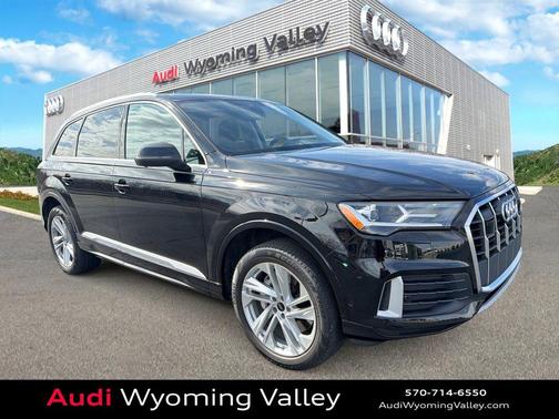 Mythos Black Metallic 2023 Audi Q7 45 Premium