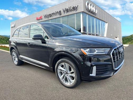 Mythos Black Metallic 2023 Audi Q7 45 Premium