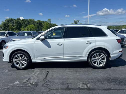 2025 Audi Q7 55 Premium Plus