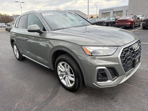 Chronos Gray Metallic 2023 Audi Q5 45 S line Premium