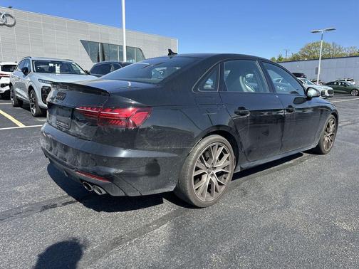 Mythos Black Metallic 2023 Audi S4 Premium Plus TFSI quattro Tiptronic