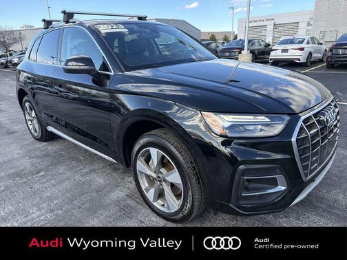 Mythos Black Metallic 2023 Audi Q5 40 Premium Plus