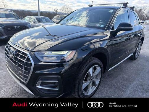 Mythos Black Metallic 2023 Audi Q5 40 Premium Plus