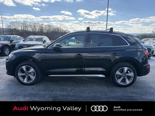 Mythos Black Metallic 2023 Audi Q5 40 Premium Plus
