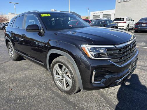 Deep Black Pearl 2024 Volkswagen Atlas Cross Sport 2.0T SEL