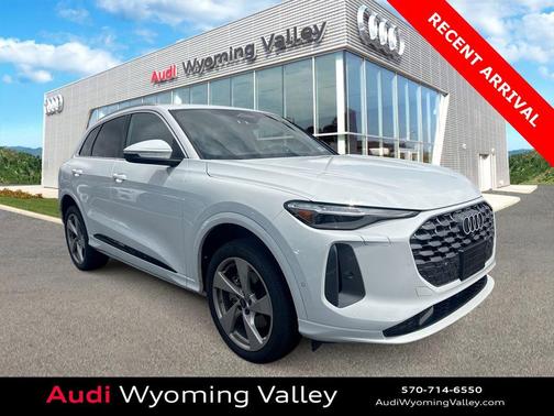 Glacier White Metallic 2025 Audi Q5 Premium Plus TFSI quattro S tronic