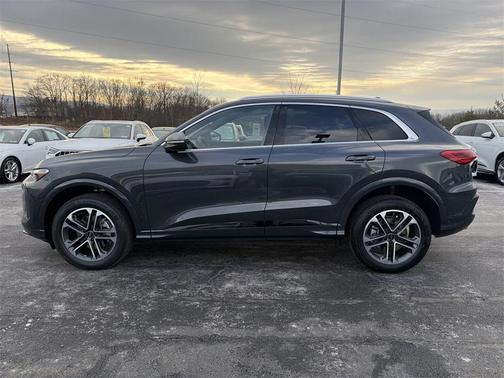 2025 Audi Q5 Premium TFSI quattro S tronic