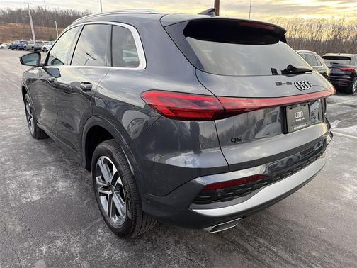 2025 Audi Q5 Premium TFSI quattro S tronic