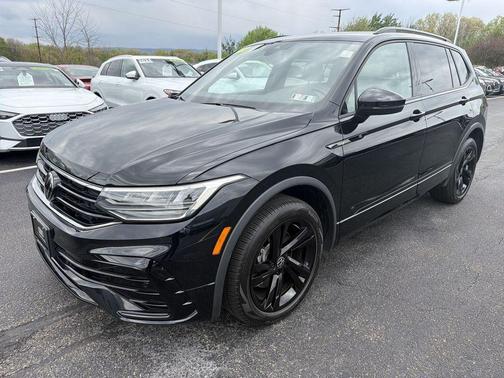 Deep Black 2023 Volkswagen Tiguan 2.0T SE R-Line Black 4MOTION