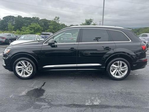 2022 Audi Q7 55 Premium Plus