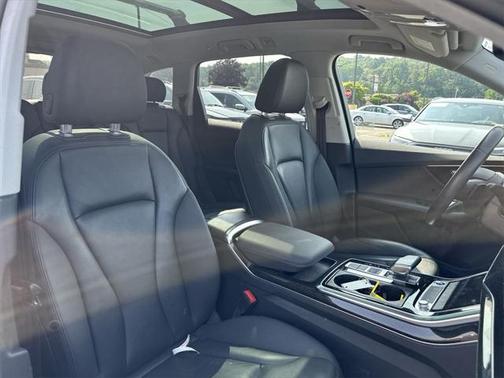 2022 Audi Q7 55 Premium Plus