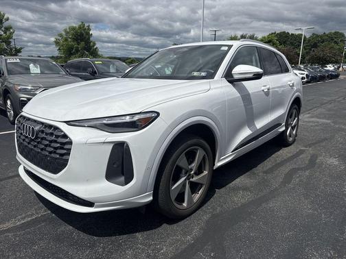 Glacier White Metallic 2025 Audi Q5 Premium Plus TFSI quattro S tronic