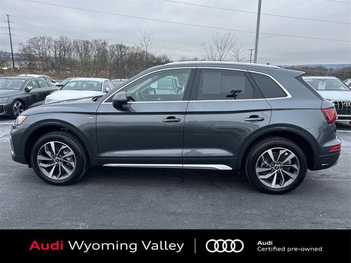 2022 Audi Q5 45 S line Premium Plus