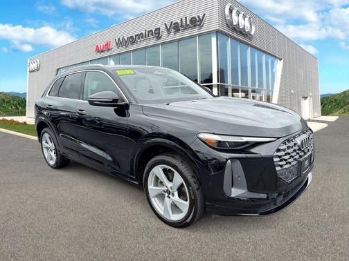 Mythos Black Metallic 2025 Audi Q5 Premium Plus TFSI quattro S tronic