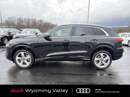 Mythos Black Metallic 2025 Audi Q5 Premium Plus TFSI quattro S tronic