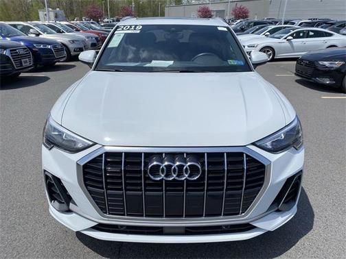 Glacier White Metallic 2019 Audi Q3 2.0T S line Premium