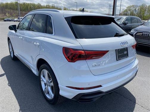 Glacier White Metallic 2019 Audi Q3 2.0T S line Premium