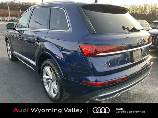 2023 Audi Q7 45 Premium Plus