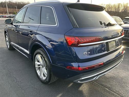 2023 Audi Q7 45 Premium Plus
