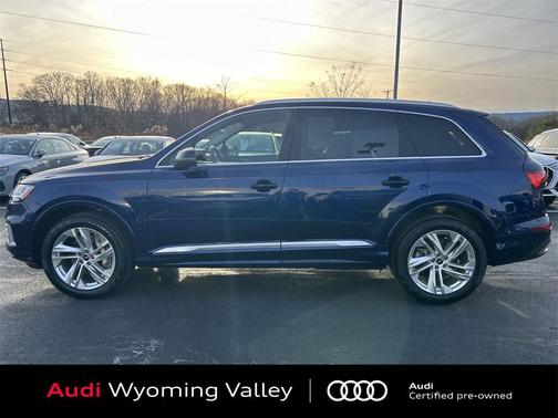 2023 Audi Q7 45 Premium Plus
