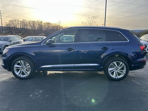 2023 Audi Q7 45 Premium Plus