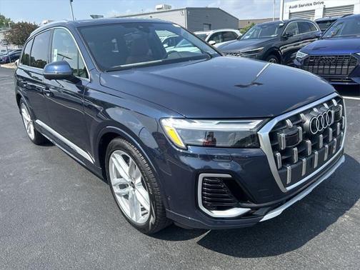 2025 Audi Q7 55 Premium Plus