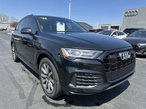 2022 Audi Q7 45 Premium Plus