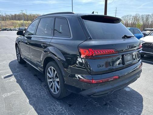 2022 Audi Q7 45 Premium Plus