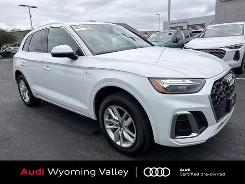 Glacier White Metallic 2023 Audi Q5 45 S line Premium