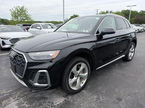 Mythos Black Metallic 2023 Audi Q5 45 S line Prestige