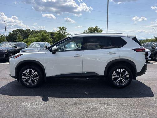 Pearl White Tricoat 2021 Nissan Rogue SV