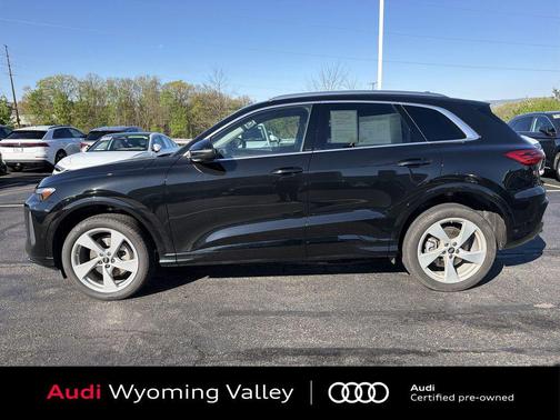 Mythos Black Metallic 2025 Audi Q5 Premium Plus TFSI quattro S tronic