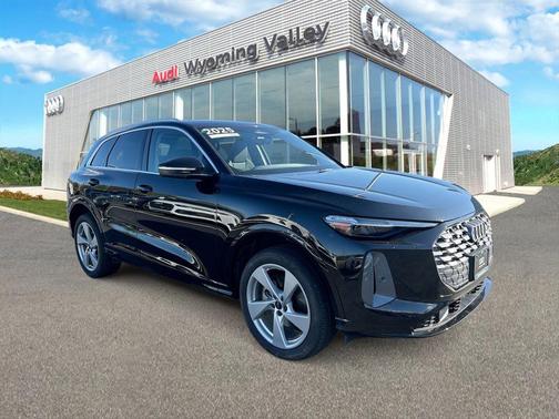 Mythos Black Metallic 2025 Audi Q5 Premium Plus TFSI quattro S tronic