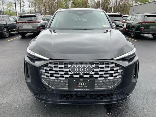 Mythos Black Metallic 2025 Audi Q5 Premium Plus TFSI quattro S tronic