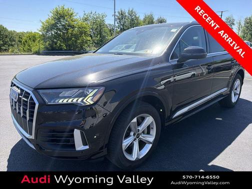 Mythos Black Metallic 2023 Audi Q7 55 Premium