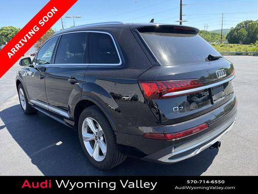 Mythos Black Metallic 2023 Audi Q7 55 Premium