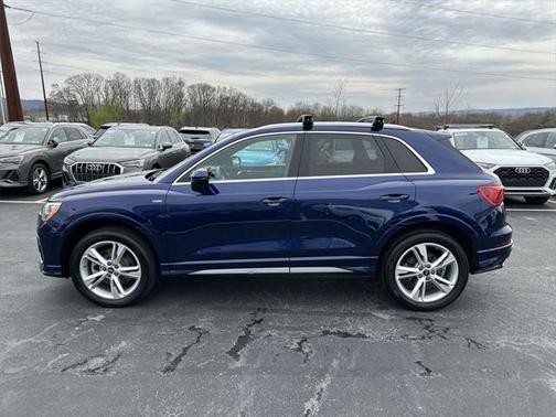 2022 Audi Q3 45 S line Premium