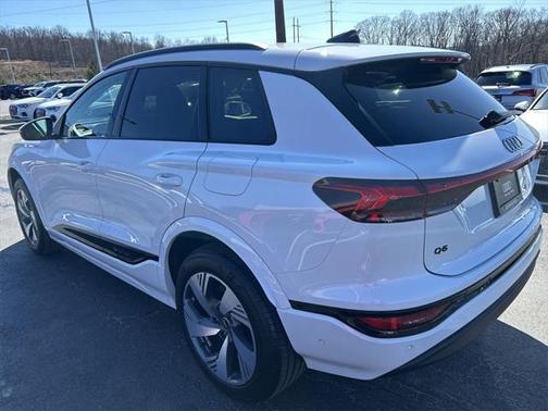 2025 Audi Q6 e-tron Premium Plus quattro